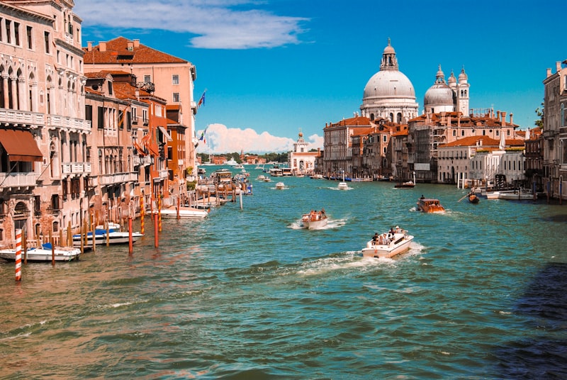 Europe Explorer (London, Amsterdam & Brussels Budget Pack)